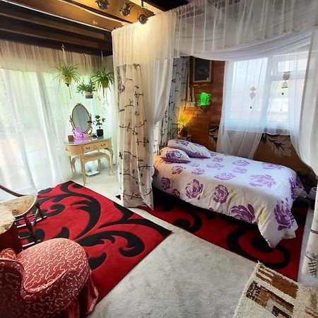Jacaranda Bed and Breakfast East Grinstead Buitenkant foto