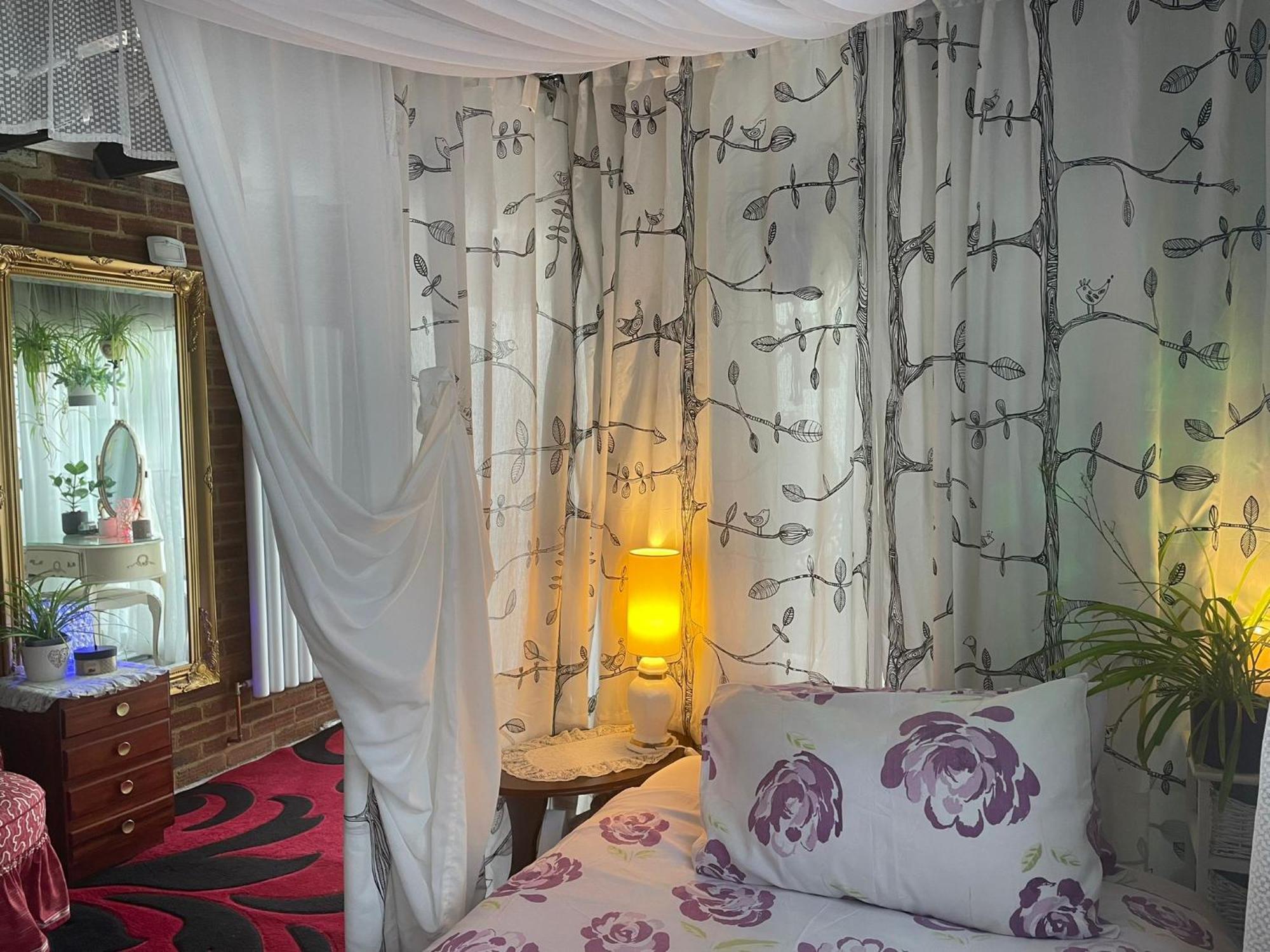 Jacaranda Bed and Breakfast East Grinstead Buitenkant foto